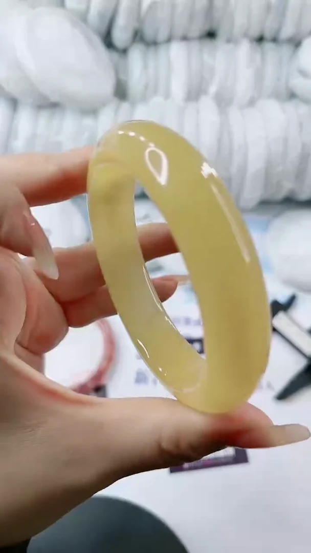 【闪购商品】石英质玉手镯未镶嵌0968047557 多样性发货