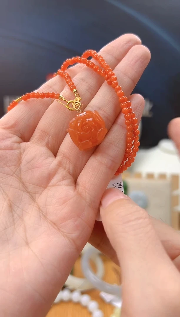 颈饰18K金镶嵌南红玛瑙多样性拍一发一 cg