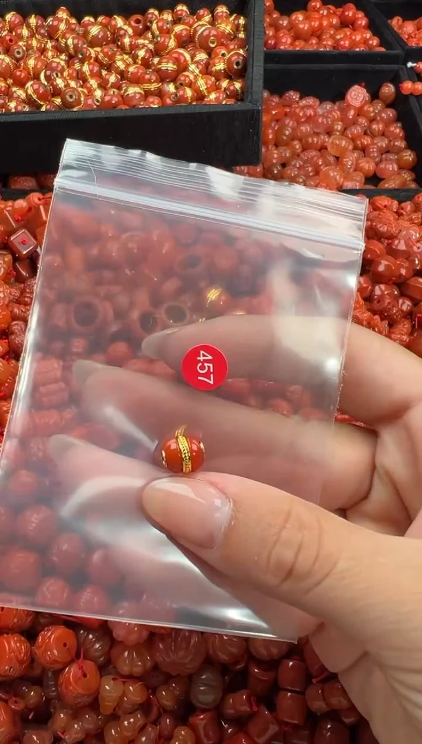 南红玛瑙未镶嵌颈饰1