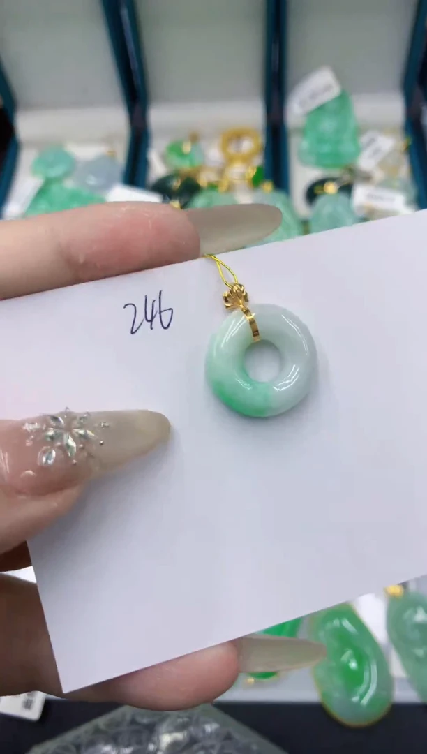 颈饰18K金镶嵌翡翠11111