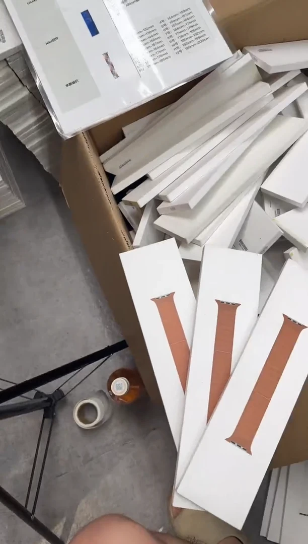 未拆封鞍褐色皮革链式 s/m