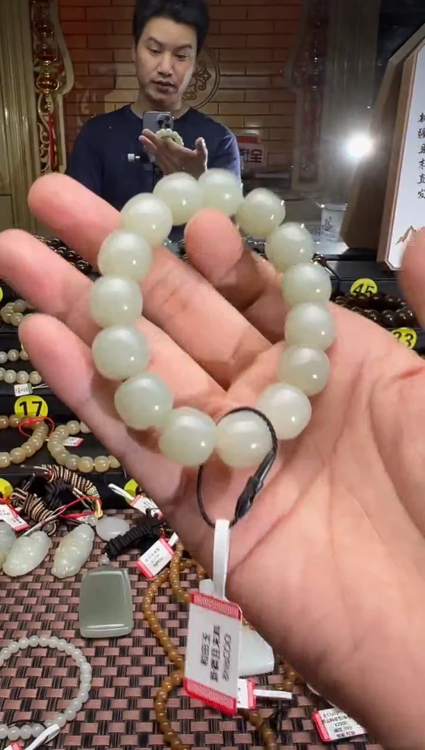 手串未镶嵌和田玉且末料青白玉老型珠手串卡13*14