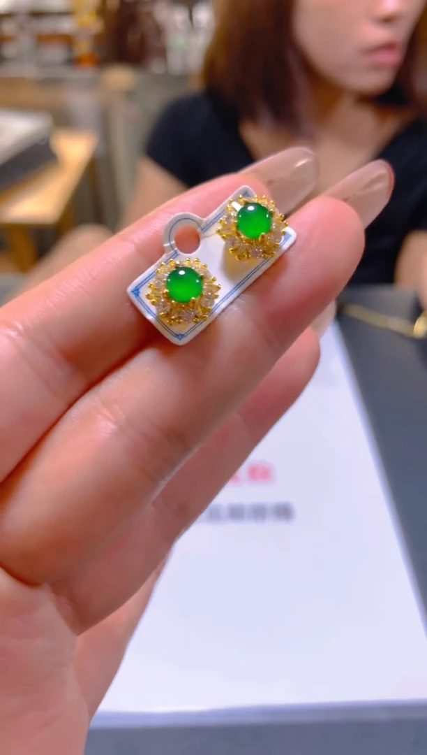 未镶嵌翡翠耳饰多样性发一