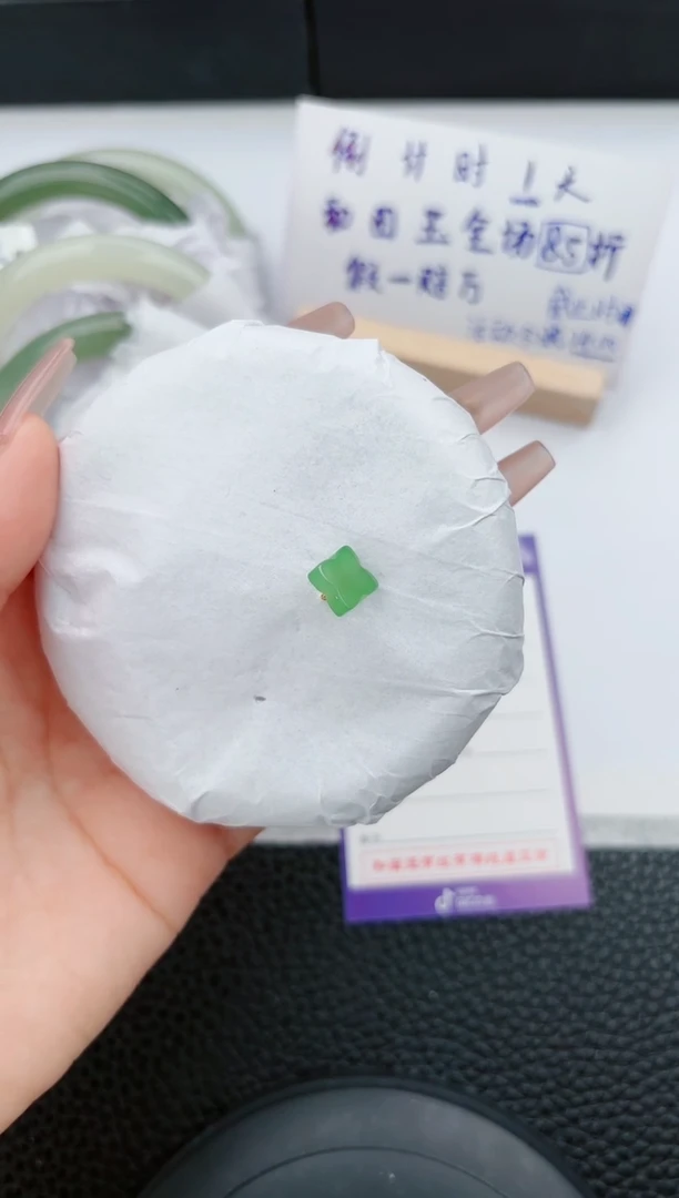 【闪购商品】和田玉耳钉未镶嵌555微色差T