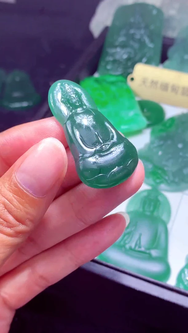 未镶嵌定制翡翠r***j天然缅甸翡翠A货吊坠多样性发货其一