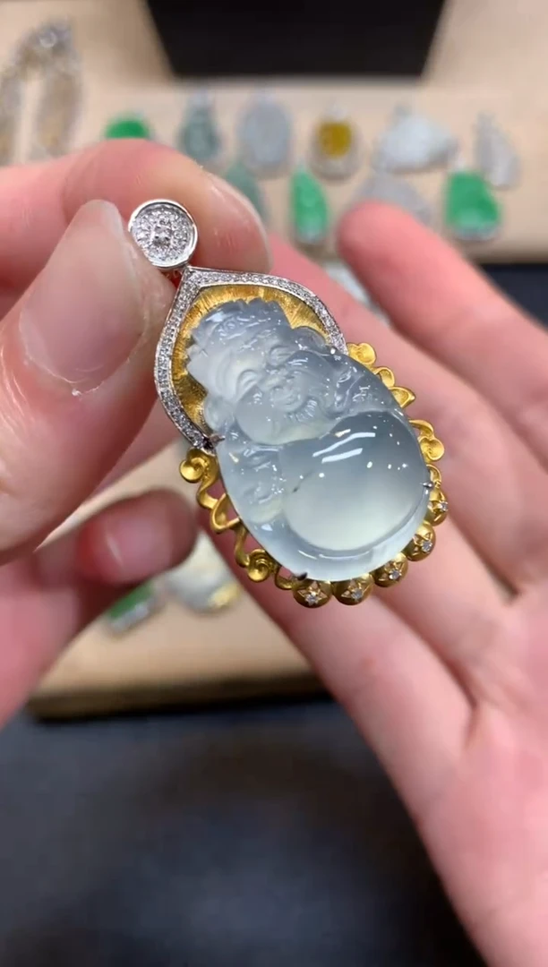 【闪购商品】翡翠颈饰18K金镶嵌财神爷【无服务费】