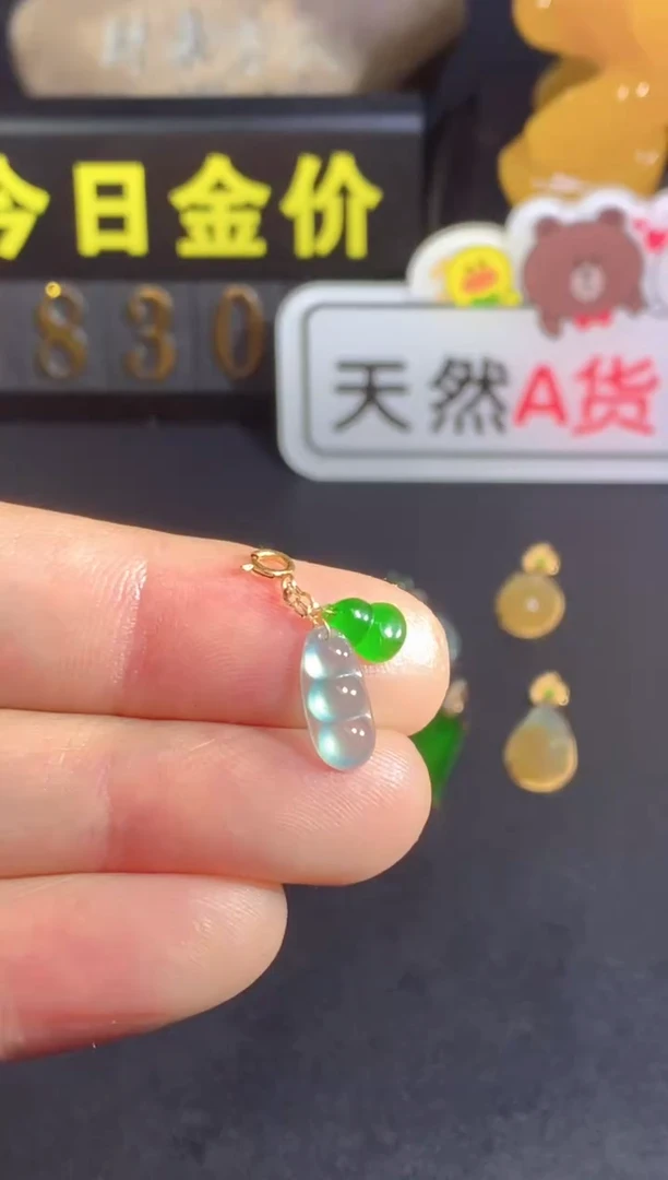 颈饰18K金镶嵌翡翠