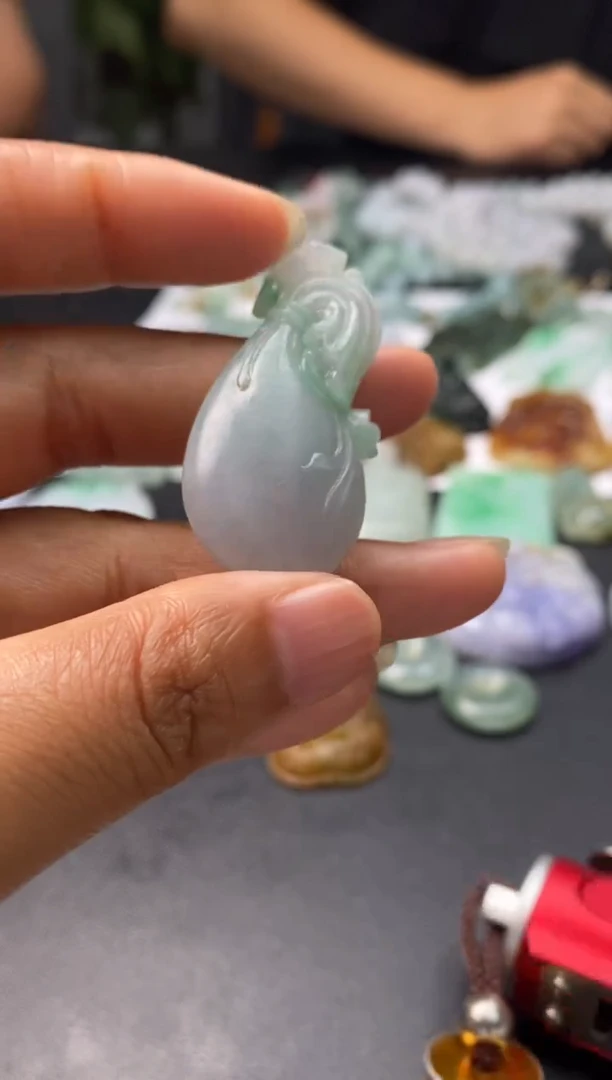 定制翡翠未镶嵌翡翠毛货多样性发其一