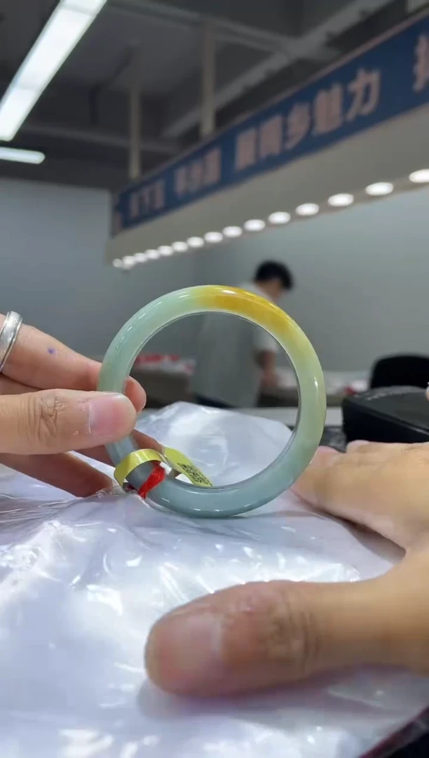 未镶嵌手镯翡翠  2