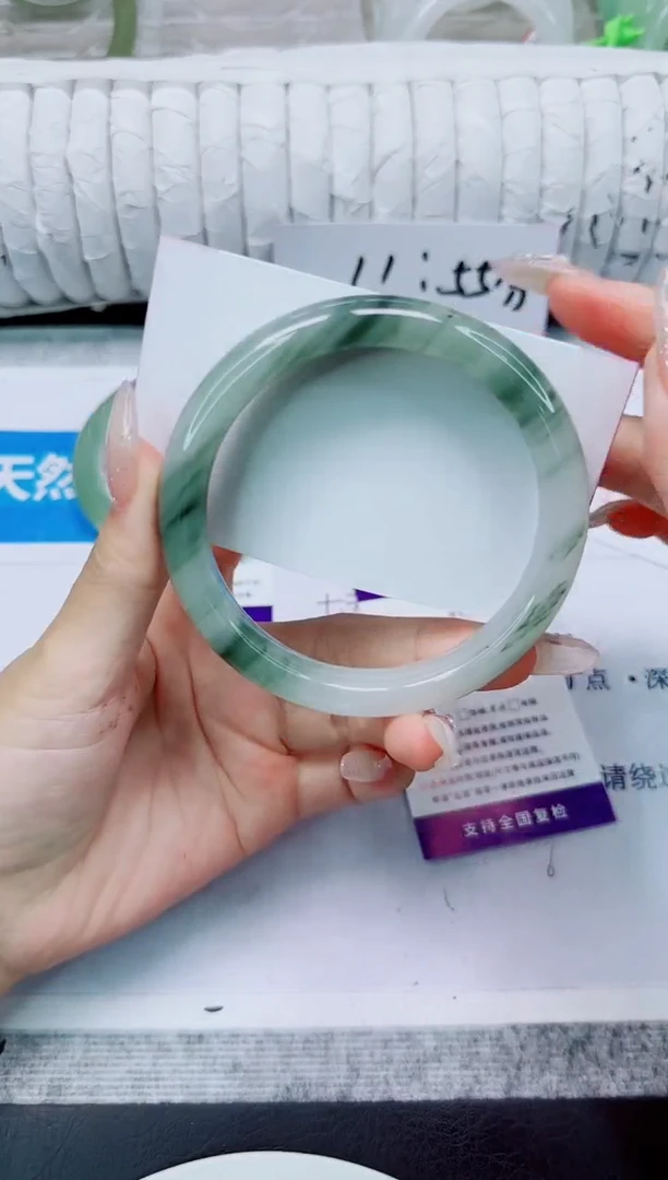 未镶嵌手镯石英质玉72/62.3