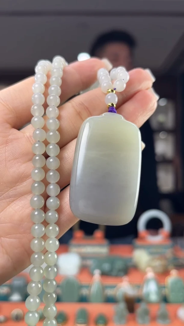 颈饰未镶嵌和田玉佩佩