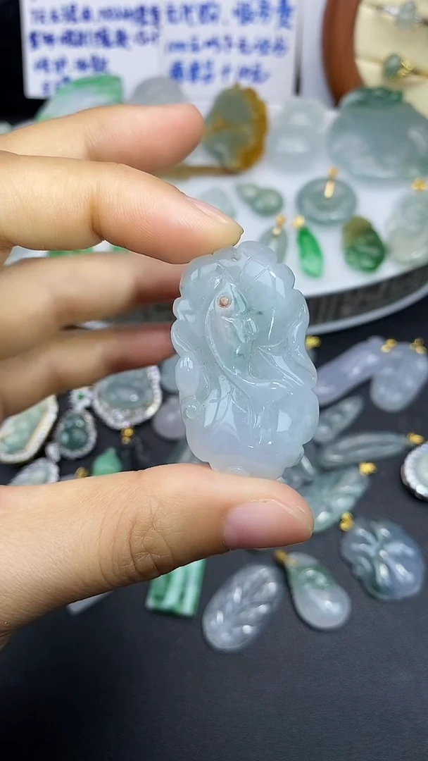 颈饰未镶嵌翡翠吊坠