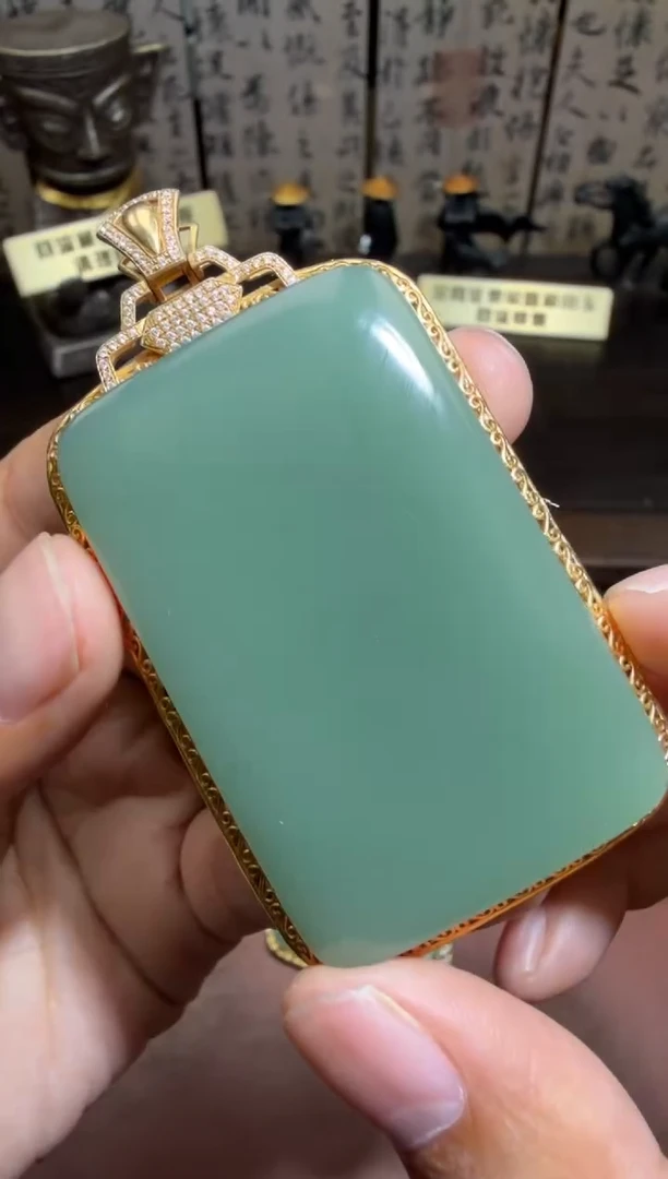 18K金镶嵌和田玉挂件和田玉