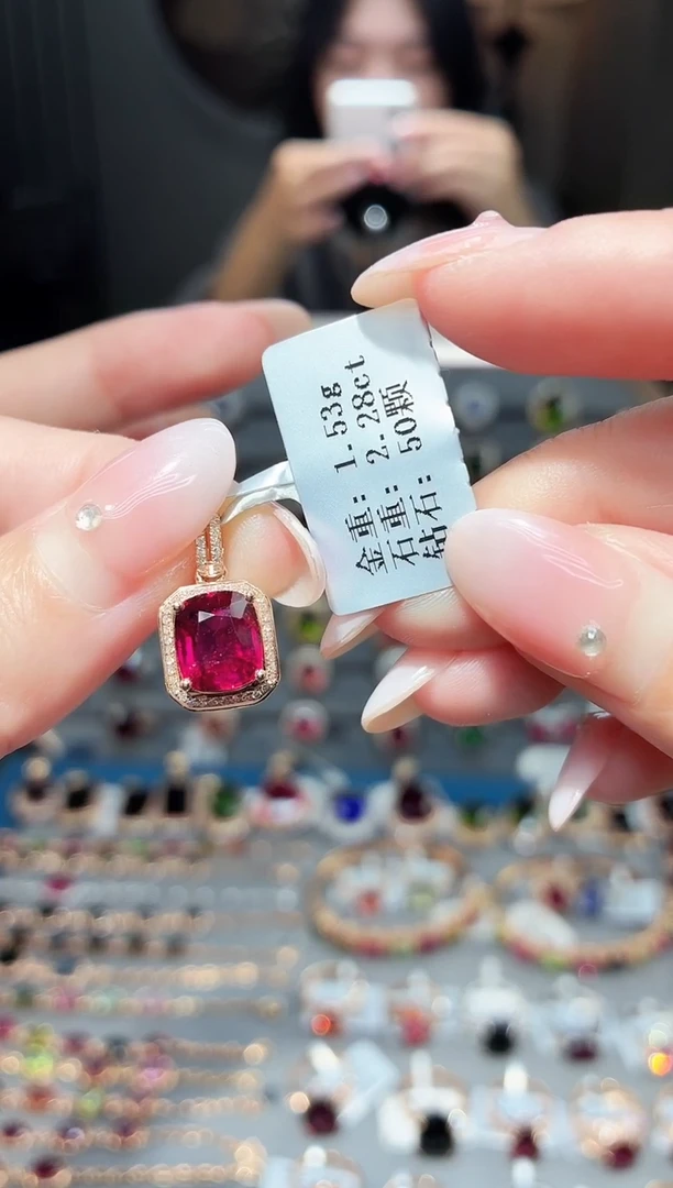 颈饰18K金镶嵌碧玺2.28ct