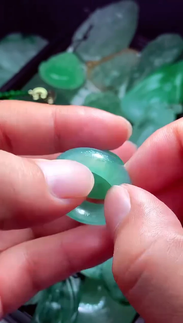 未镶嵌定制翡翠故*?翡翠毛货定制