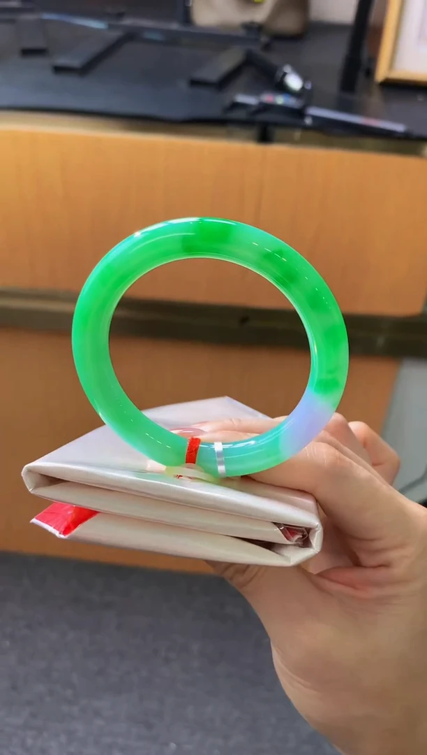 未镶嵌手镯翡翠- 圈口 54.9全款72万 定金2万