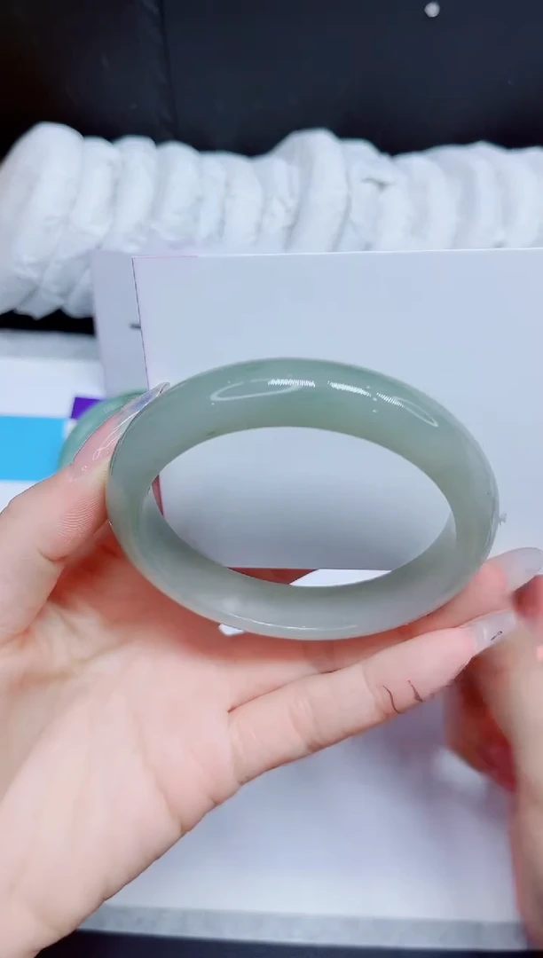 石英质玉手镯未镶嵌406.