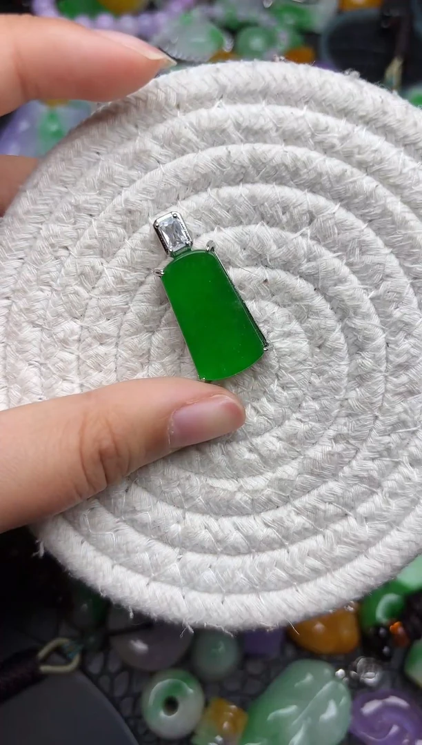 颈饰未镶嵌翡翠缅甸翡翠吊坠