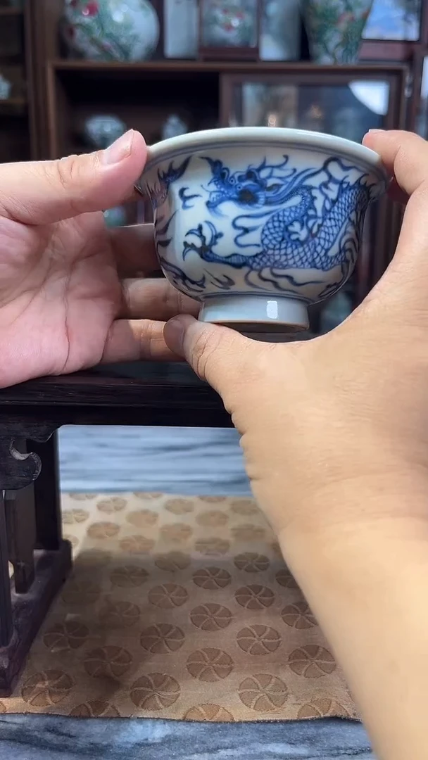 摆件青花龙纹压手杯