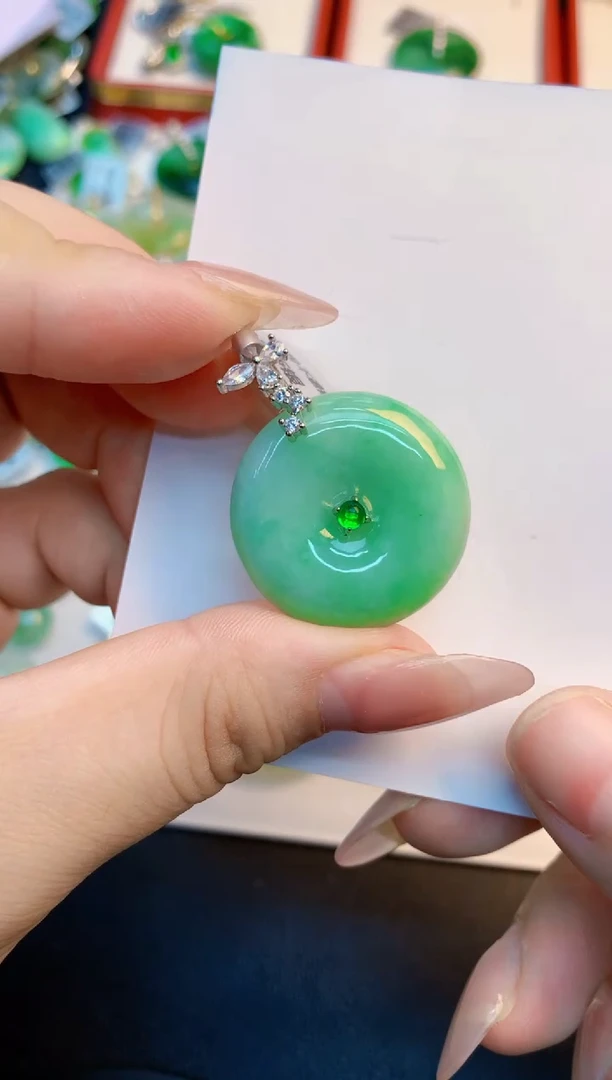 翡翠未镶嵌颈饰1