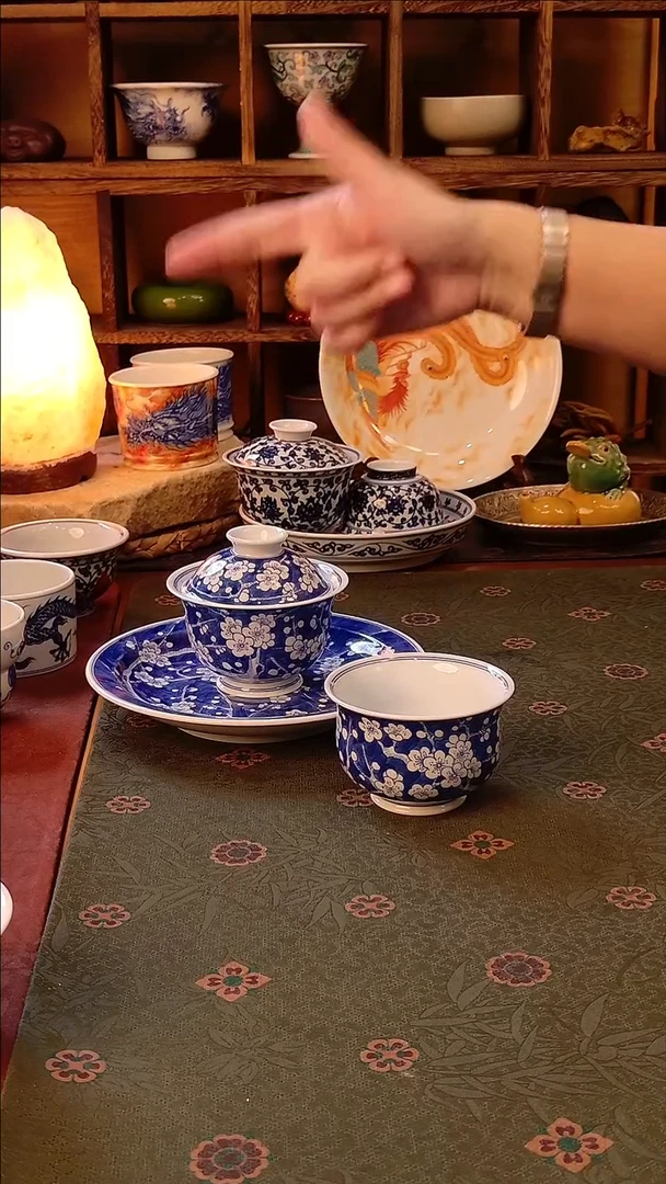 【手工手绘蓝底冰梅盖碗+壶承+主人杯】