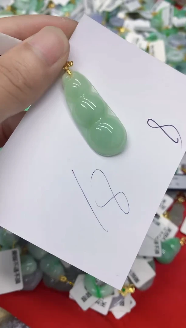 翡翠挂件未镶嵌翡翠