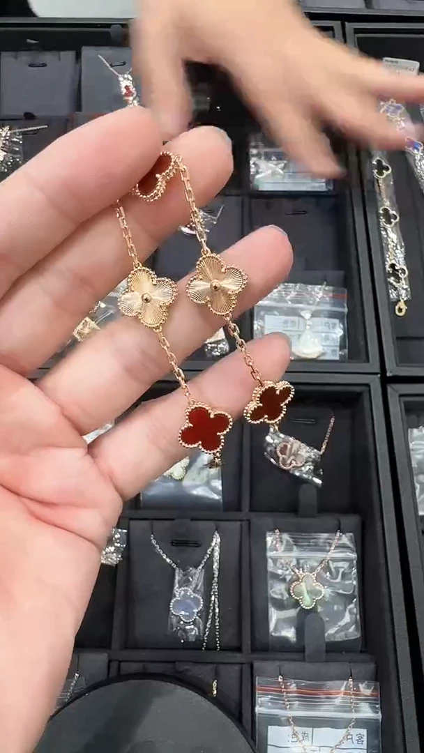 18K金镶嵌手链玛瑙/玉髓红花镭射手链