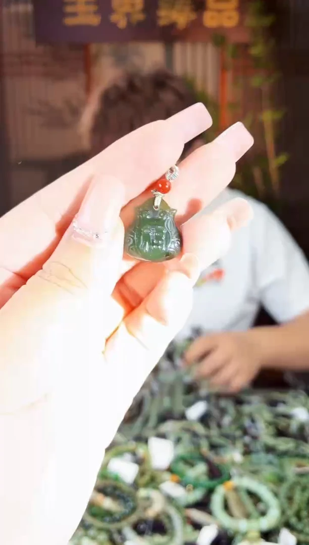 和田玉未镶嵌颈饰拍一发一