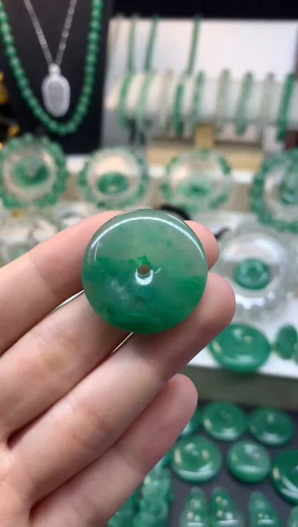 吊坠(不含链)未镶嵌石英质玉（非洲翠）29mm平安扣