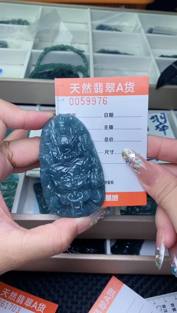 翡翠未镶嵌颈饰