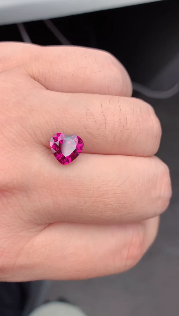 未镶嵌裸石石榴石3ct 镁铝榴石紫色 定制