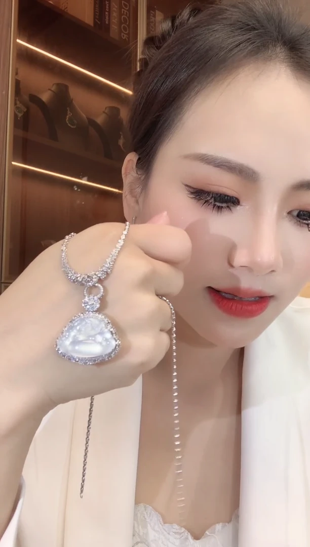 【闪购商品】翡翠吊坠(不含链)18K金镶嵌A55