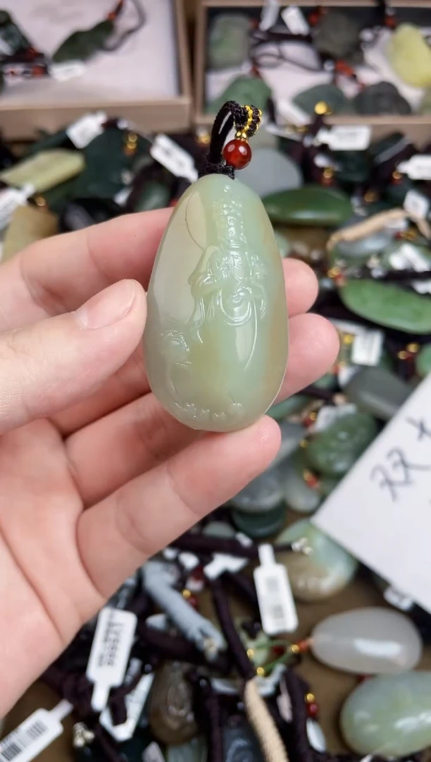 颈饰未镶嵌和田玉1