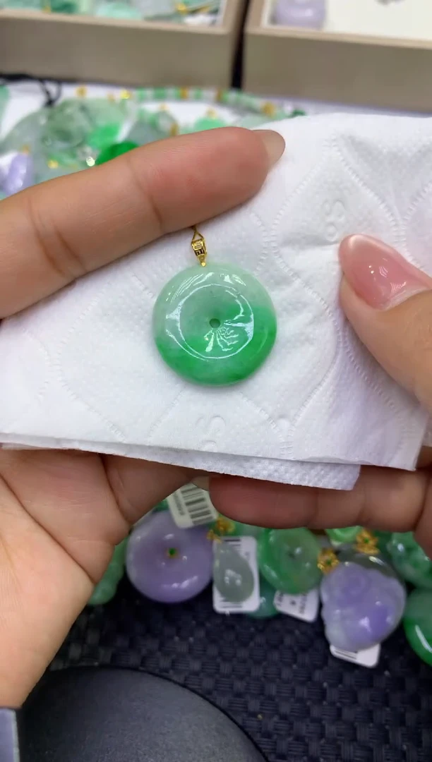 颈饰18K金镶嵌翡翠天然缅甸A货翡翠