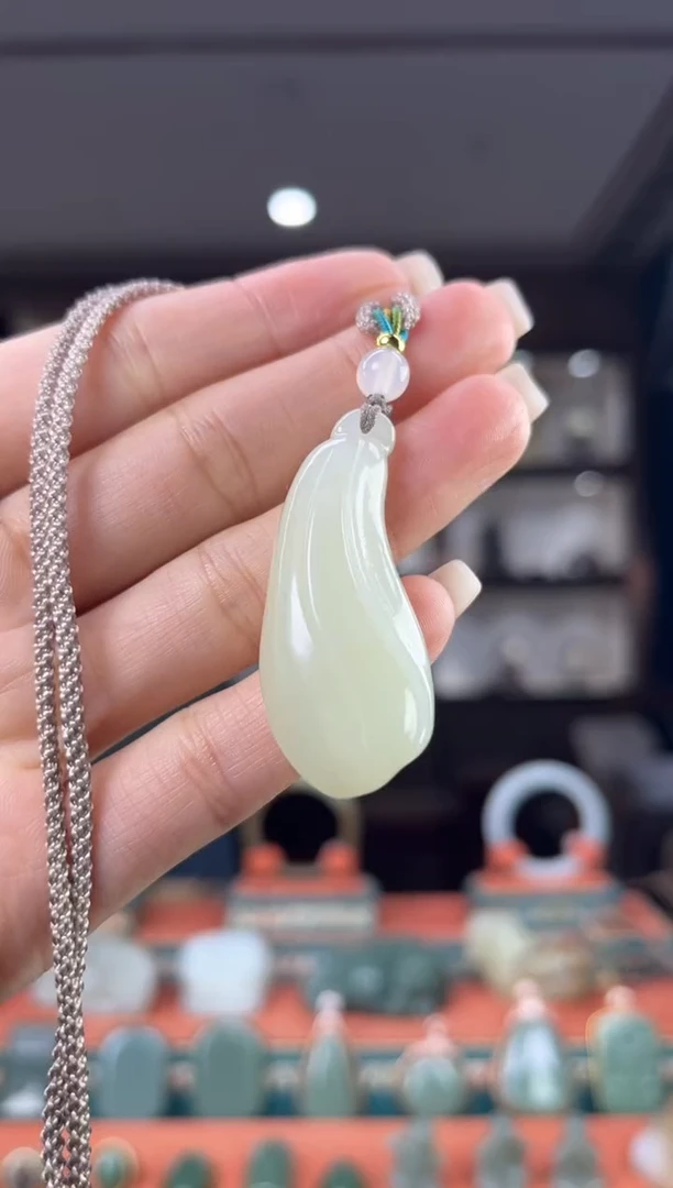 颈饰未镶嵌和田玉佩佩