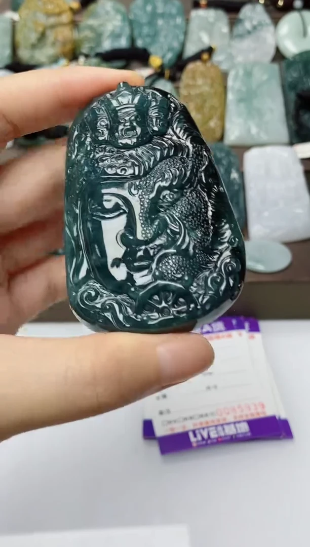 翡翠未镶嵌颈饰