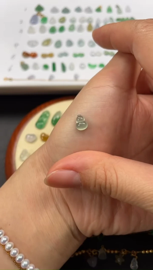 吊坠(不含链)18K金镶嵌翡翠一个JK415