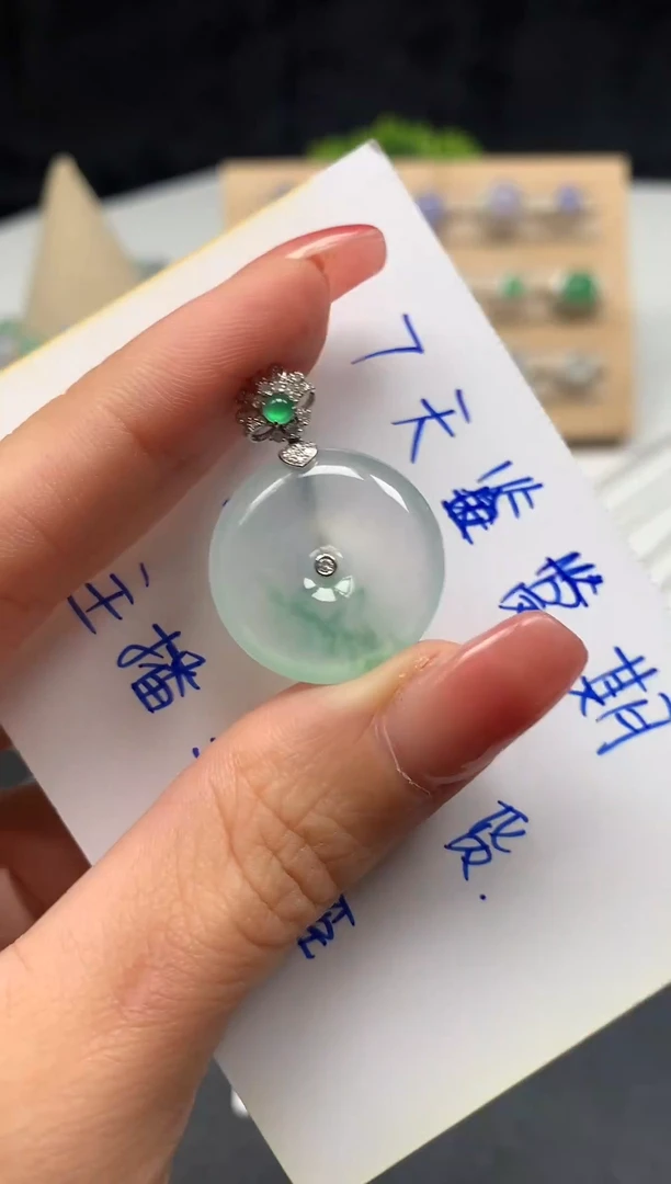 颈饰18K金镶嵌翡翠30