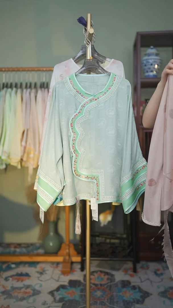 刺绣勤****猫单层上衣绿色M