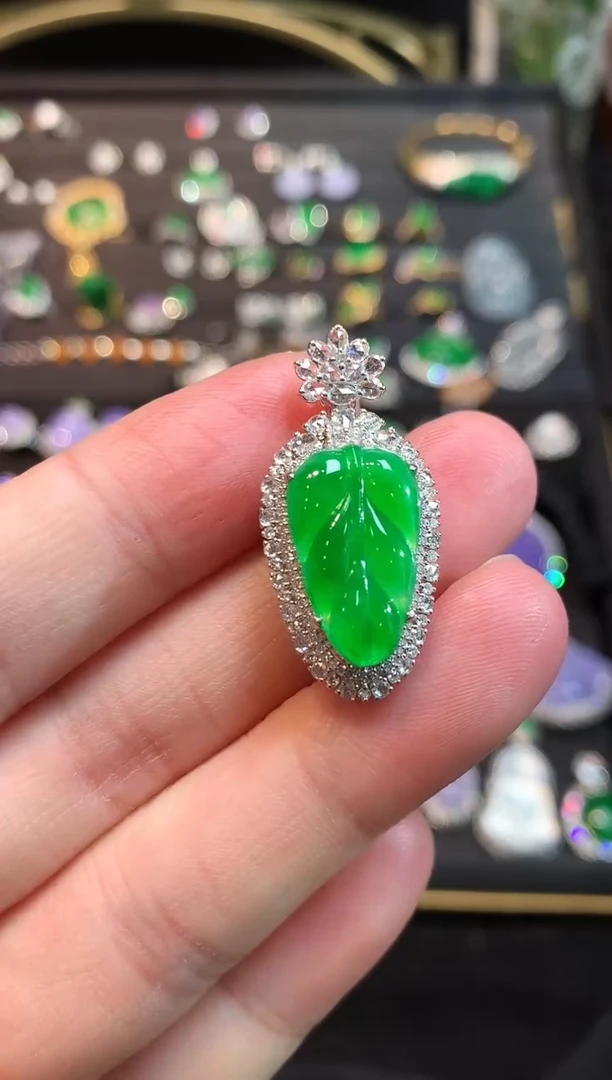 吊坠(赠链)18K金镶嵌翡翠高冰正阳满绿树叶吊坠