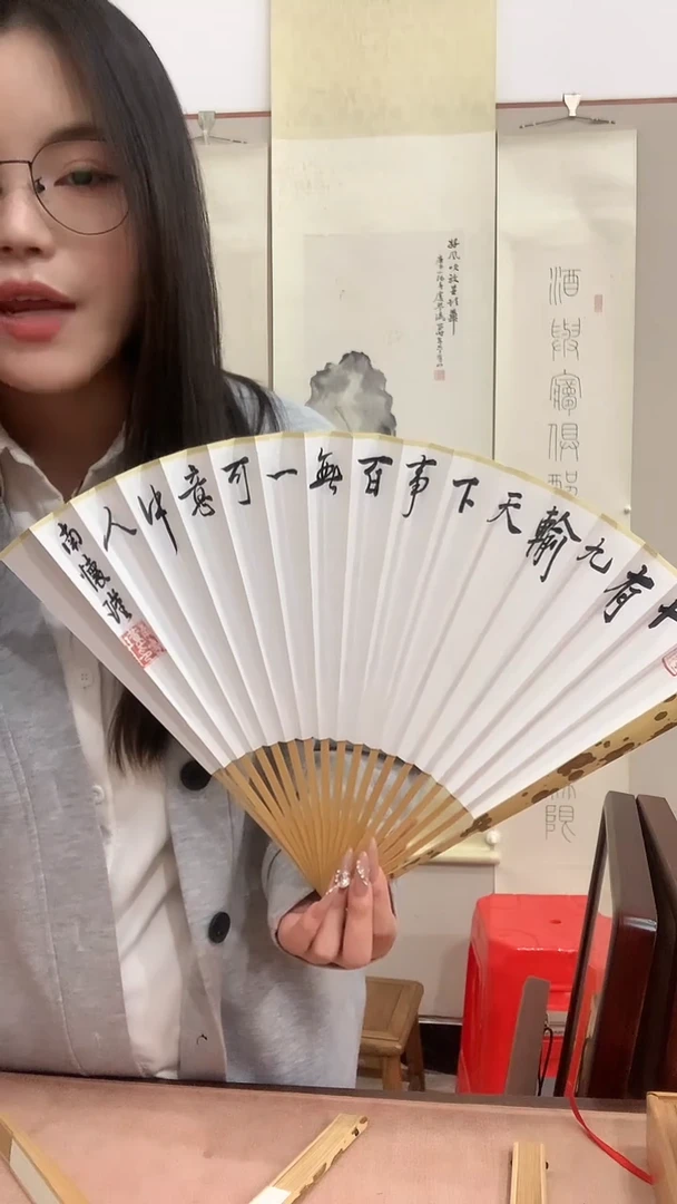 【闪购商品】书法J南老师书法成扇带香樟木盒一件