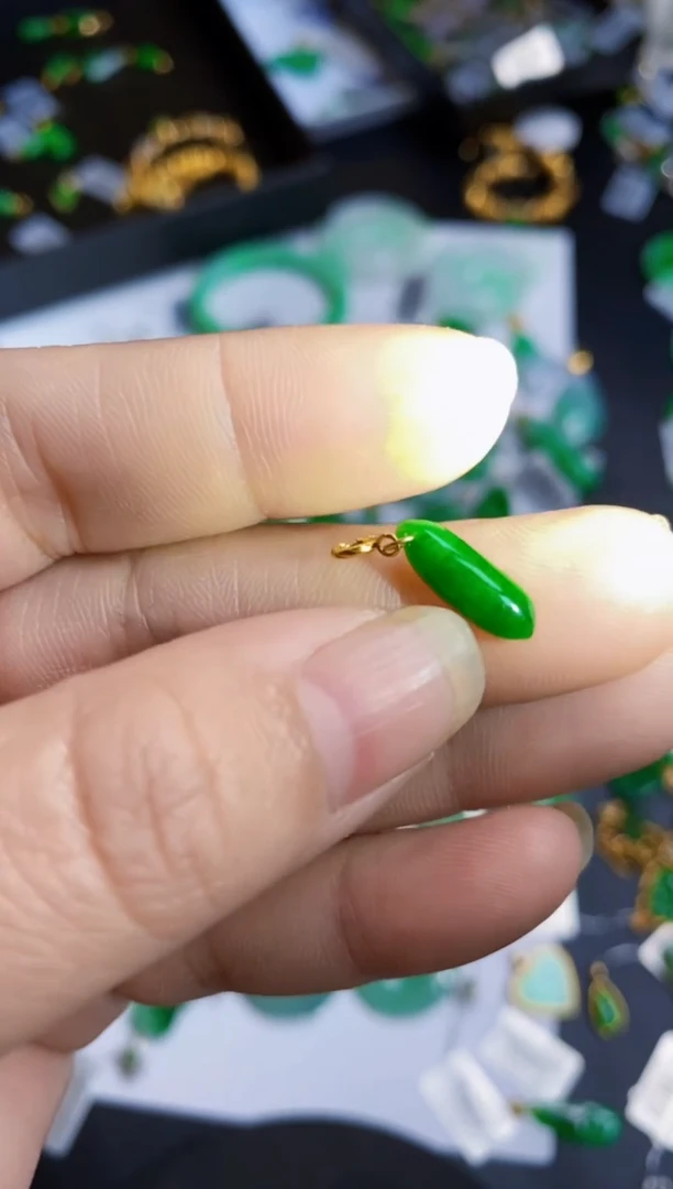 【闪购商品】翡翠颈饰未镶嵌吊坠