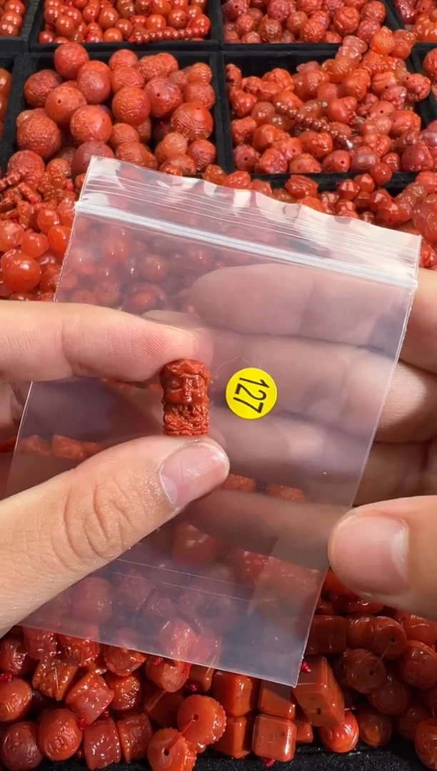 南红玛瑙未镶嵌颈饰1