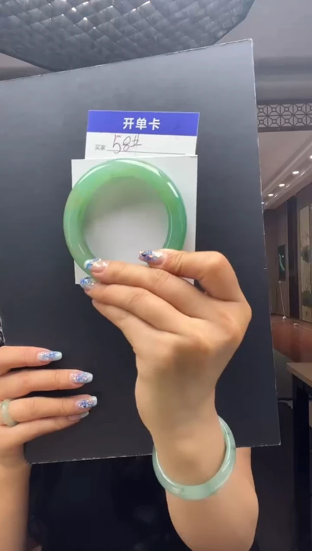 未镶嵌手镯石英质玉（非洲翠）58