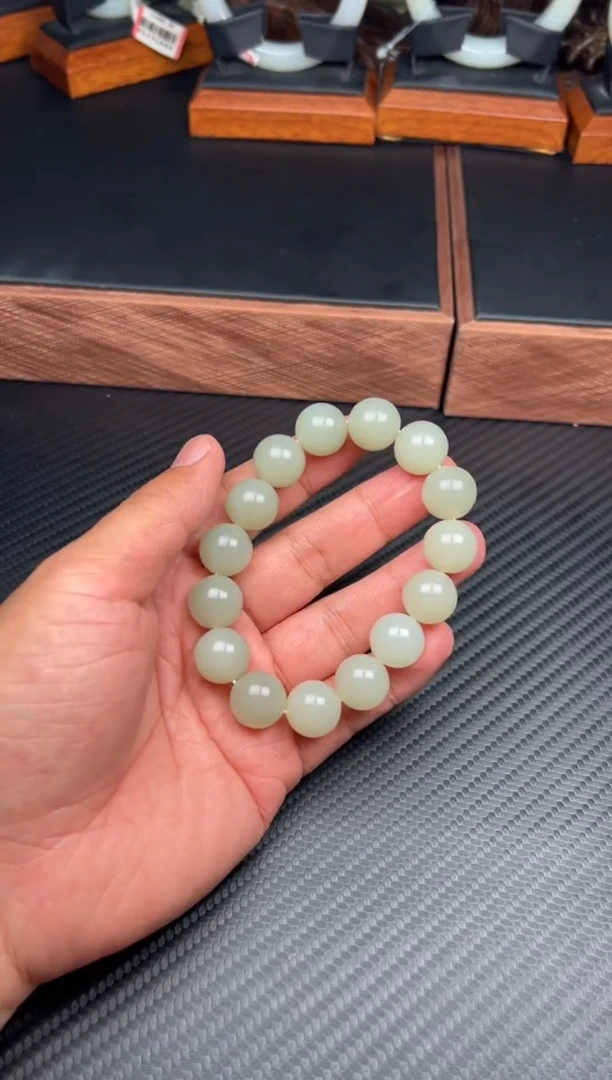 手串未镶嵌和田玉且末微色差近矿卡14h