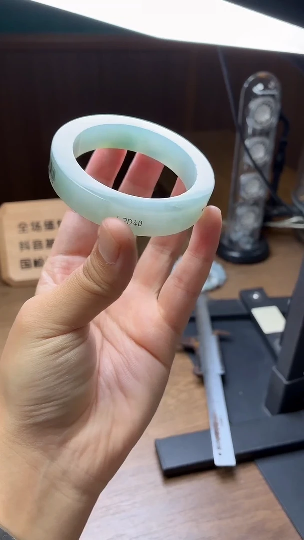 未镶嵌手镯定制翡翠慕**姐定制