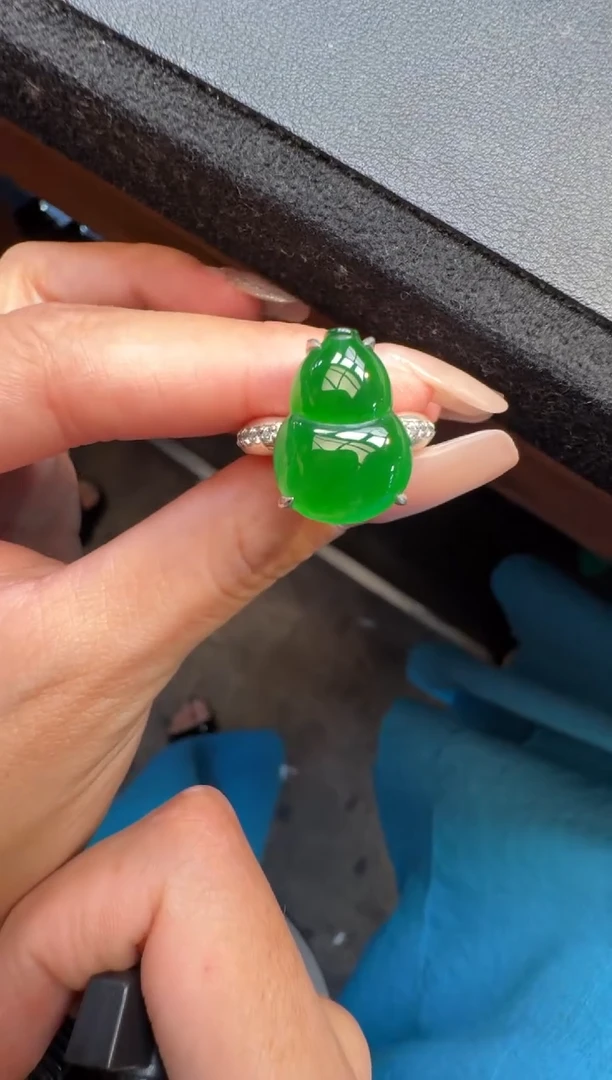 未镶嵌定制翡翠翡翠A货有轻微色差属于正常现象，戒指多样性发货1