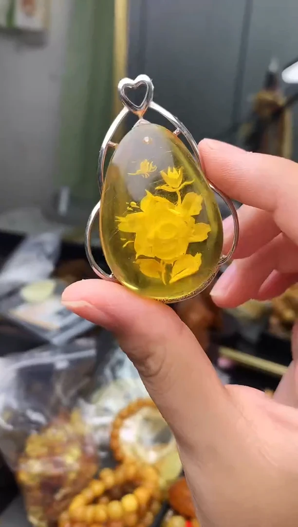 未镶嵌琥珀珠宝奇石25