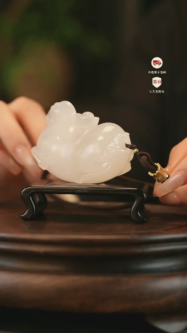云南石荔枝白雕刻：马上有米手把件摆件