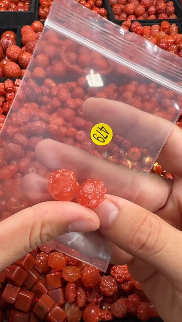 南红玛瑙未镶嵌颈饰1